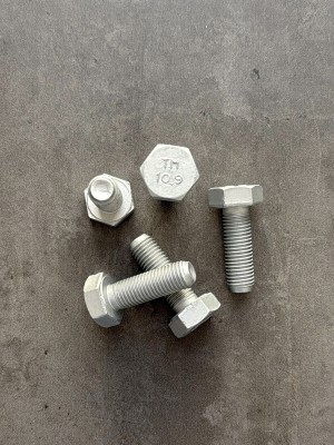 Болт М10х30х1,25 ГОСТ 7798-70 класс прочности 10.9 оцинкованный