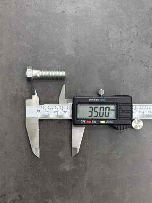 Болт с уменьшенной головкой М10х35 ГОСТ 7796-70 кл. пр. 10.9 оц.