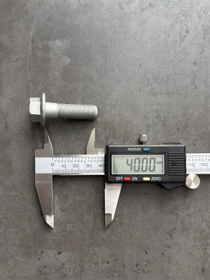 Болт фланцевый М12х40х1,25 8.8 оц. DIN 6921 без насечек