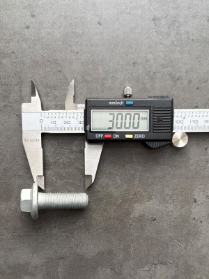 Болт фланцевый М12х35х1,25 10.9 оц. DIN 6921 с насечками рамный