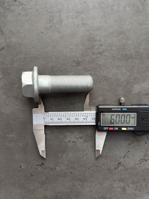 Болт фланцевый М20х60х1,5 10.9 оц. DIN 6921 с насечками рамный