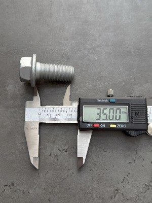 Болт рамный М16х35х1.5 фланцевый с насечками, КП 10.9 оц., (длина резьбы 30 мм.)