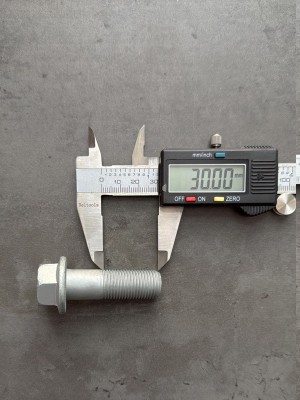 Болт рамный М16х50х1,5 фланцевый с насечками, КП 10.9 оц., (длина резьбы 30 мм.)