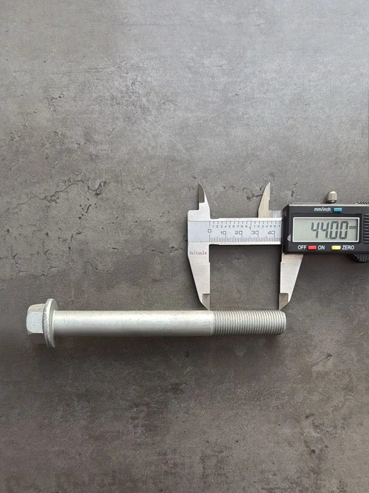 Болт фланцевый М16х140х1,5 10.9 оц. DIN 6921 без насечек