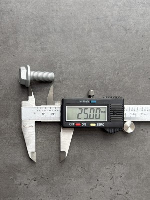 Болт фланцевый М10х25х1,25 8.8 оц. DIN 6921 без насечек