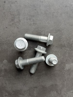 Болт фланцевый М10х50х1,25 8.8 оц. DIN 6921 без насечек