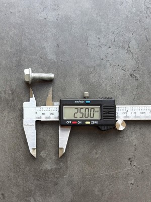 Болт фланцевый М8х25 8.8 оц. DIN 6921 без насечек