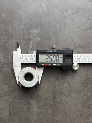 Гайка с фланцем М16х1,5 DIN 6923 КП 10, высокопрочная, фланцевая с насечками, оц.